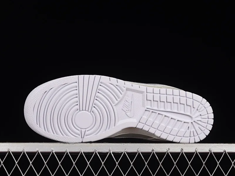 All Categories Nk SB Dunk Series Nk SB Dunk Low Low-top sneakers F version Nk Dunk Low "Metallic Silver" Metallic silver SB low-top sports and leisure sneakers DX3197-095